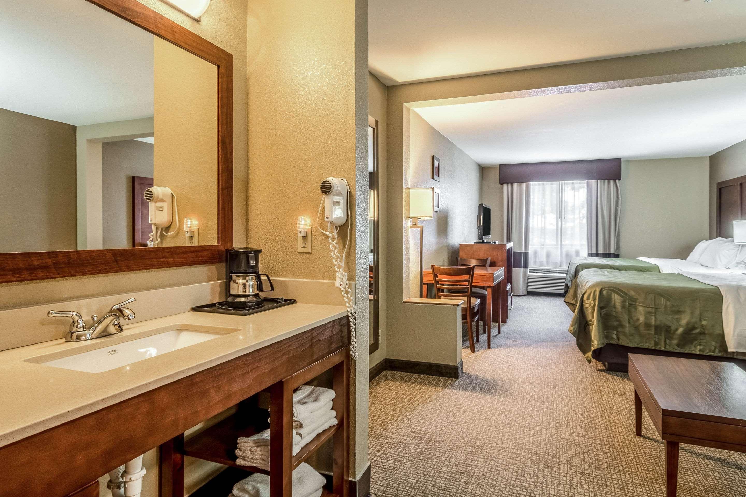 Quality & Near I-57 Hotel